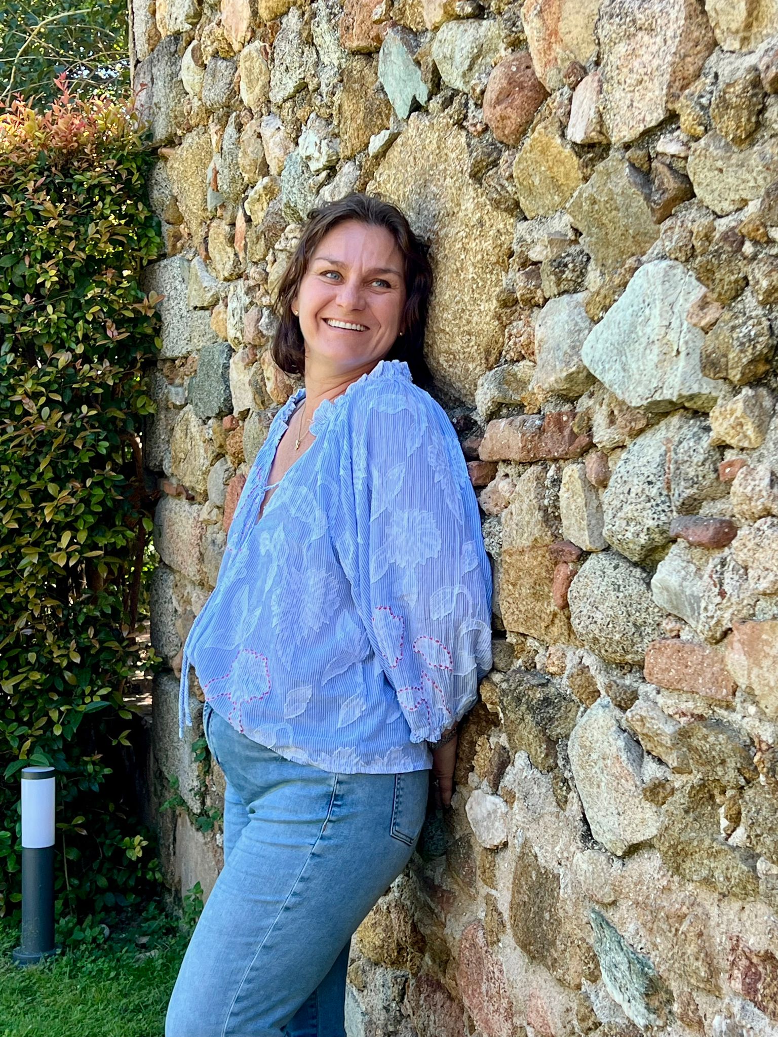 Portrait d'Amoa, praticienne AromaTouch et énergétique à Saint-Barthélemy